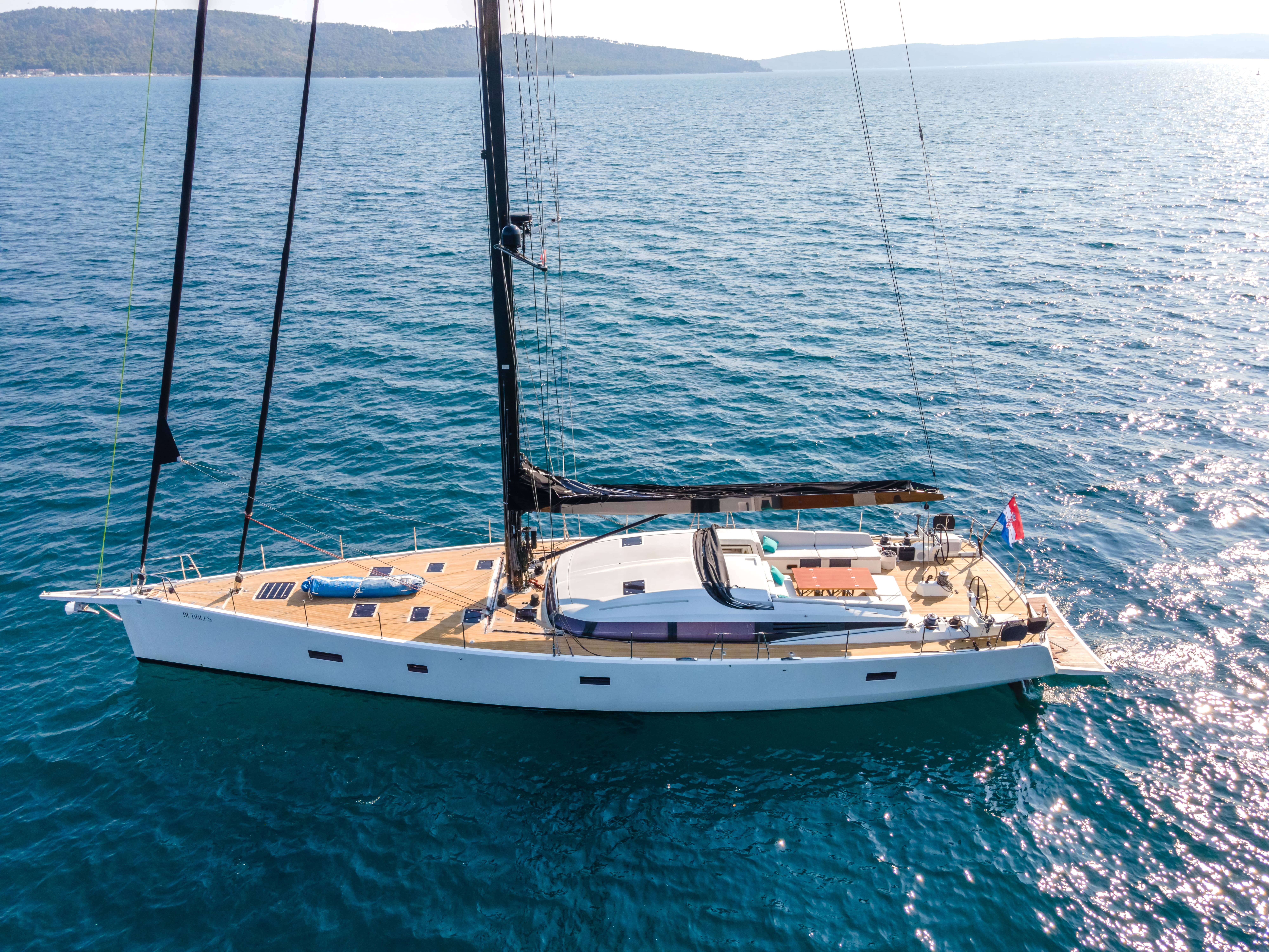 CNB 76, Bubbles | Noleggio di Yacht Croazia