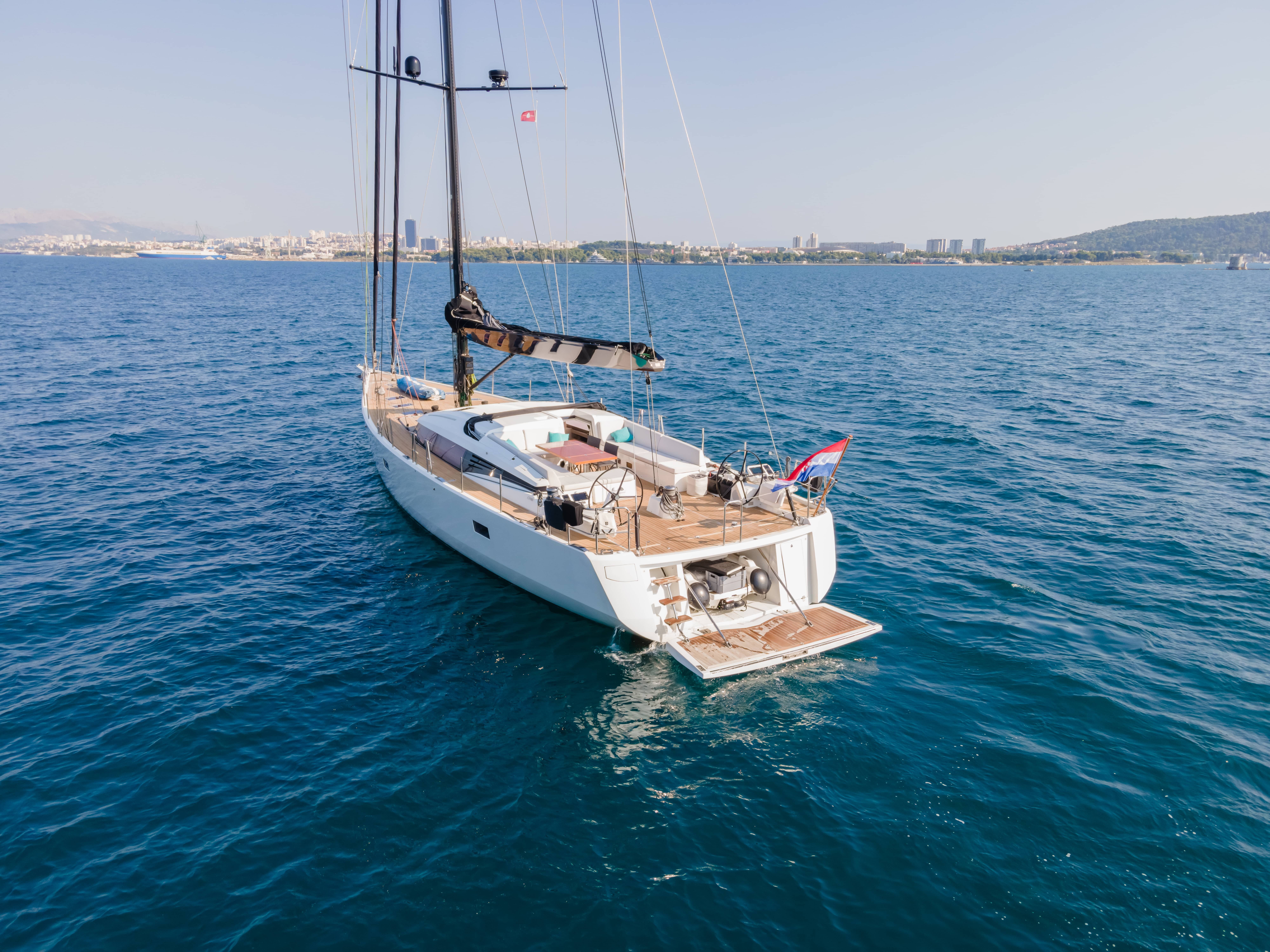 CNB 76, Bubbles | Noleggio di Yacht Croazia