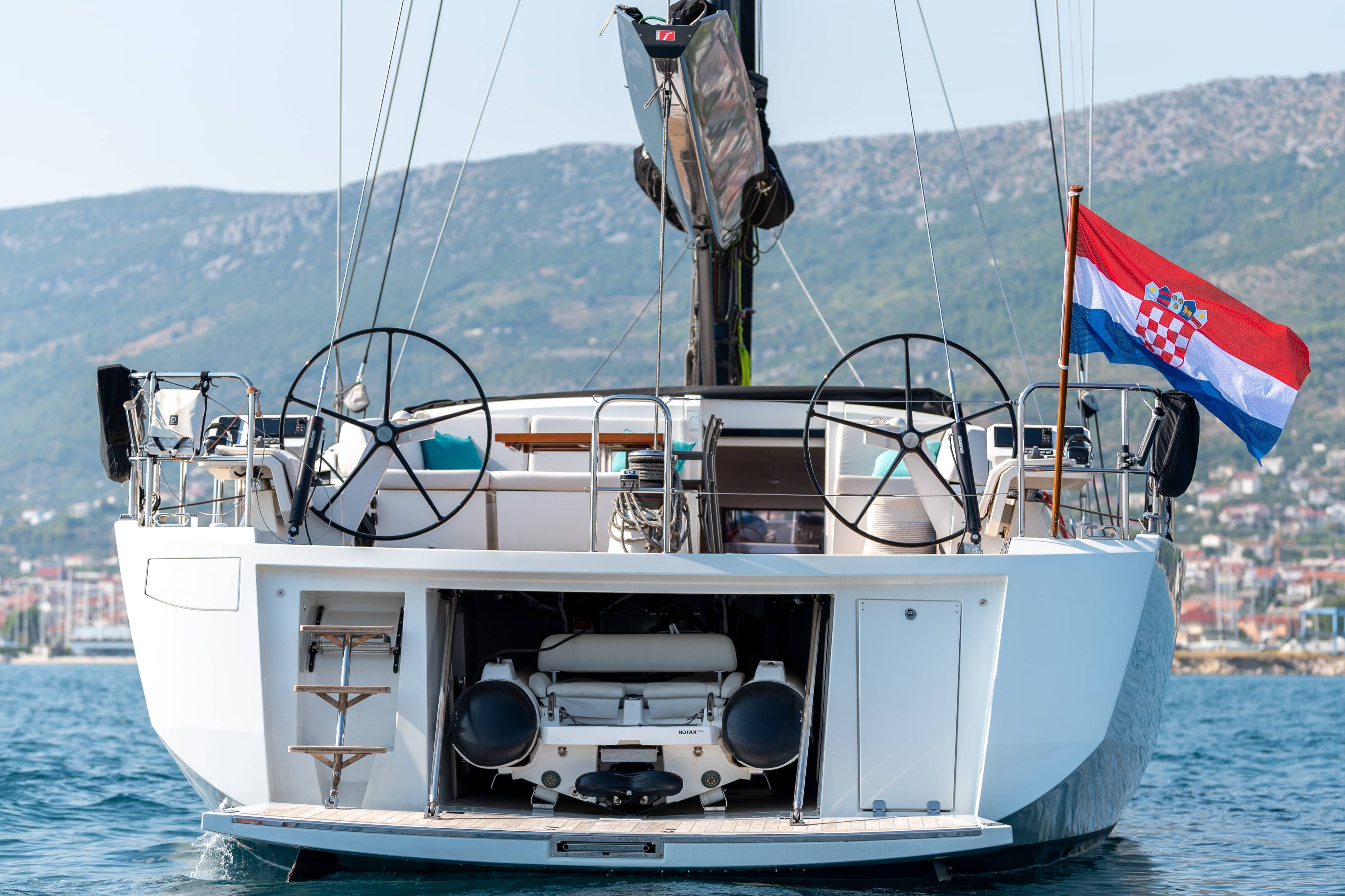 CNB 76, Bubbles | Noleggio di Yacht Croazia