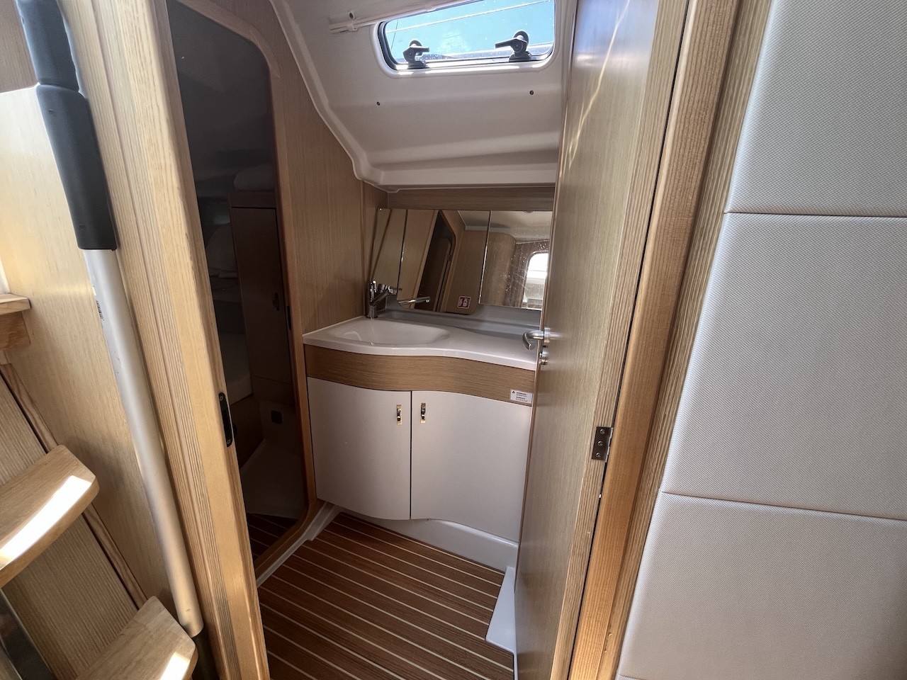 Dehler 38 SQ, Just B! | Yacht Charter Croatia