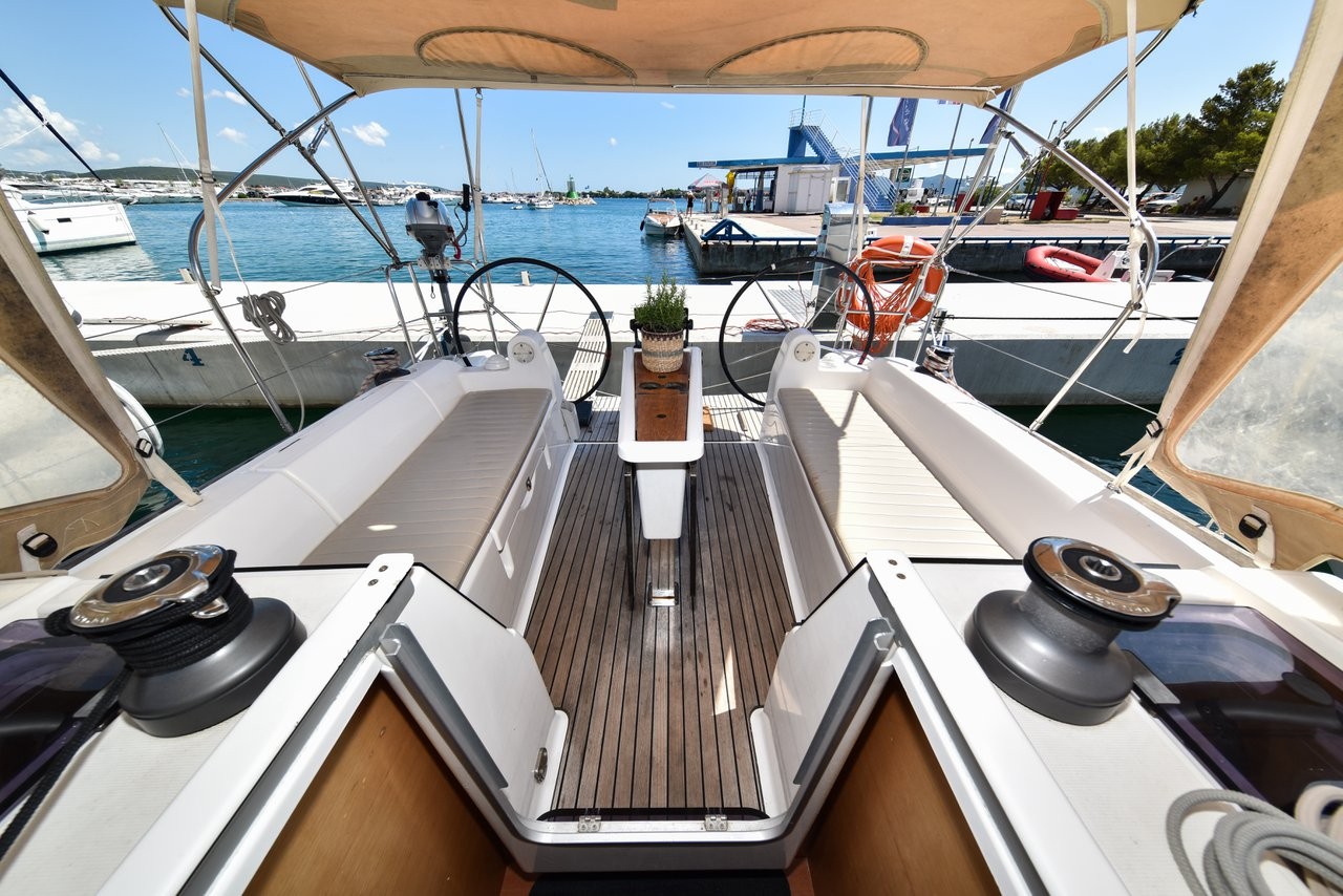 Dufour 350 GL, Pape | Yacht Charter Croatia