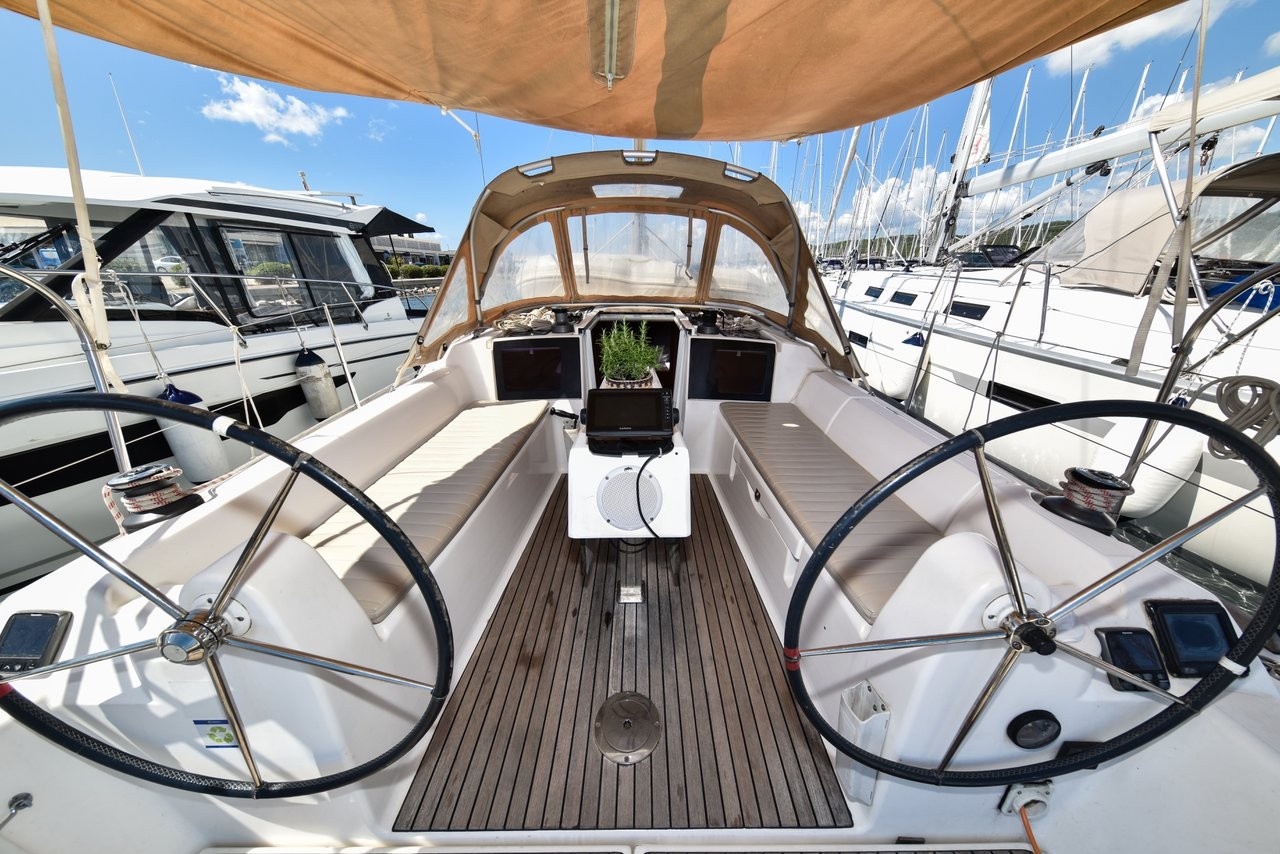 Dufour 350 GL, Pape | Yacht Charter Croatia