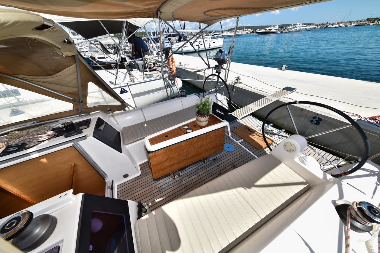 Dufour 350 GL, Pape | Yacht Charter Croatia