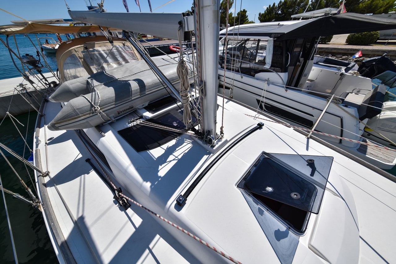 Dufour 350 GL, Pape | Yacht Charter Croatia