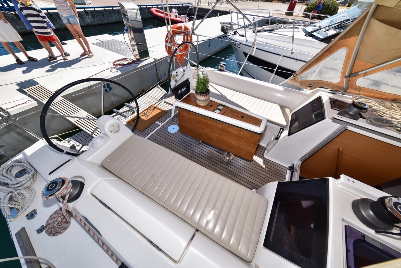 Dufour 350 GL, Pape | Yacht Charter Croatia