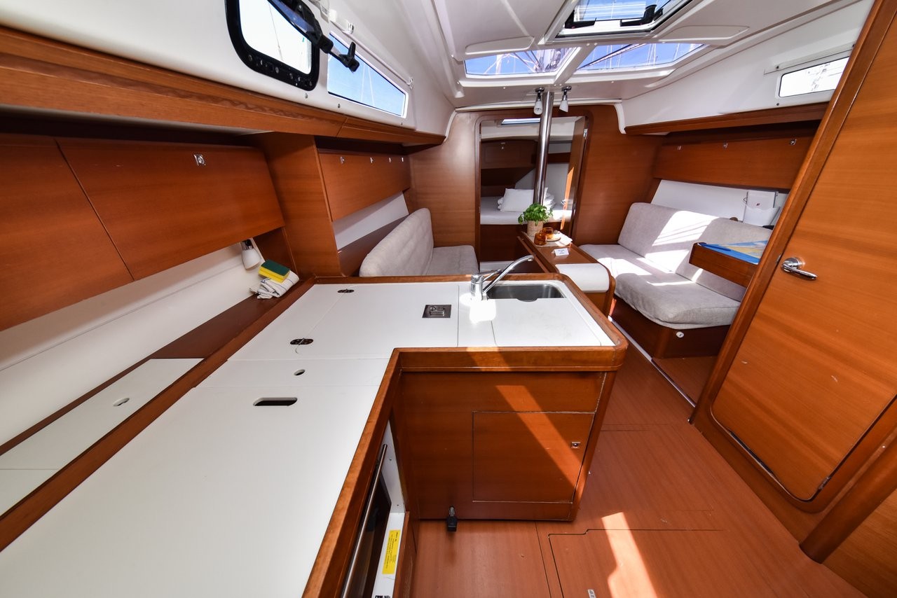 Dufour 350 GL, Pape | Yacht Charter Croatia