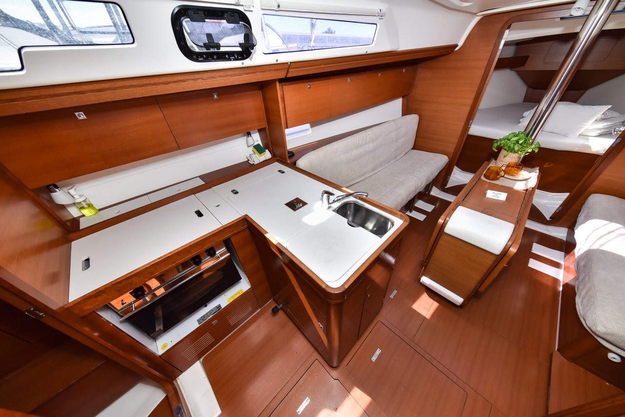 Dufour 350 GL, Pape | Yacht Charter Croatia