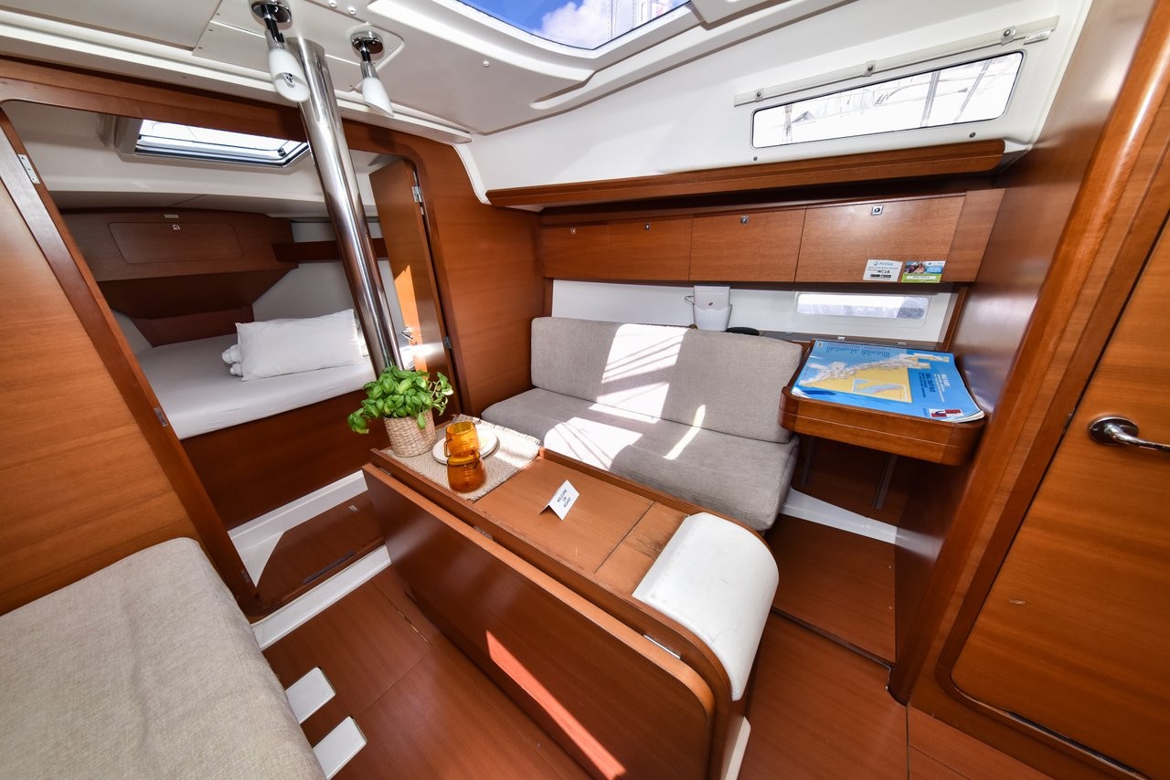 Dufour 350 GL, Pape | Yacht Charter Croatia