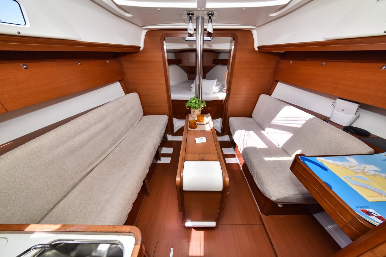 Dufour 350 GL, Pape | Yacht Charter Croatia