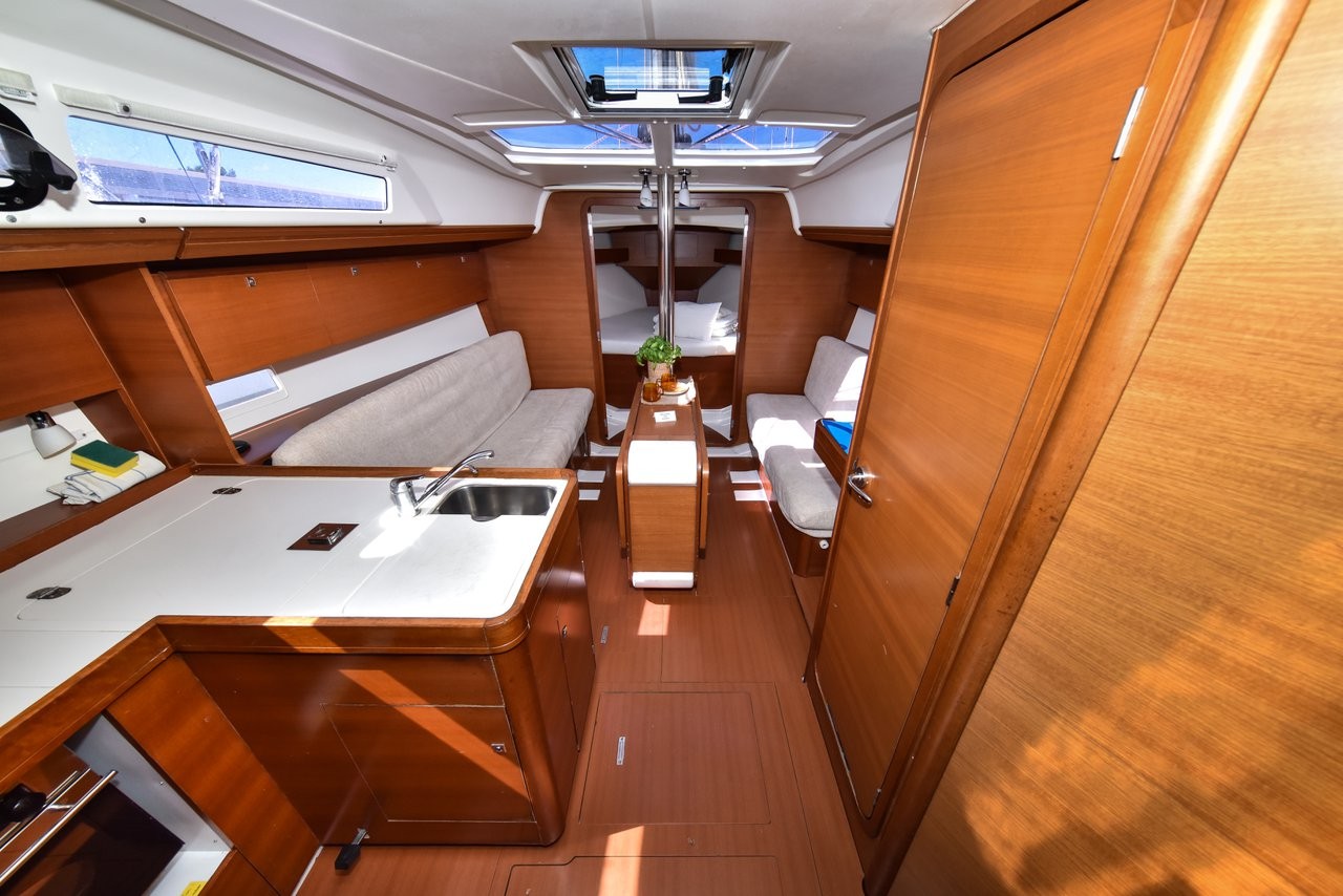 Dufour 350 GL, Pape | Yacht Charter Croatia