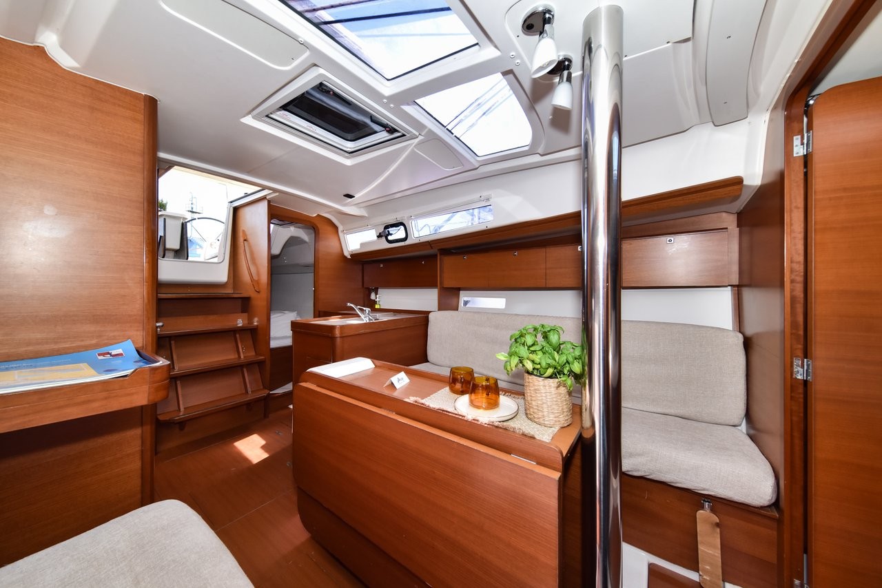 Dufour 350 GL, Pape | Yacht Charter Croatia