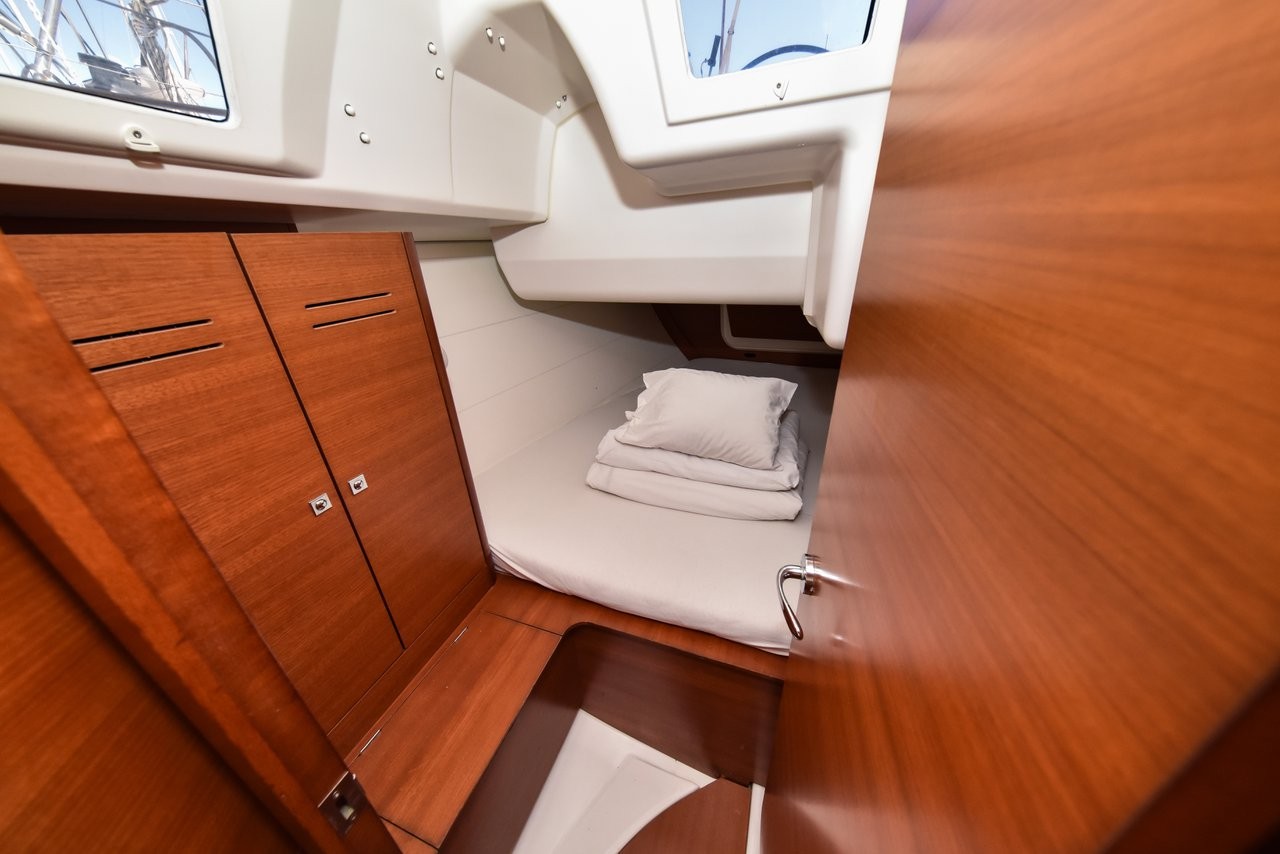 Dufour 350 GL, Pape | Yacht Charter Croatia