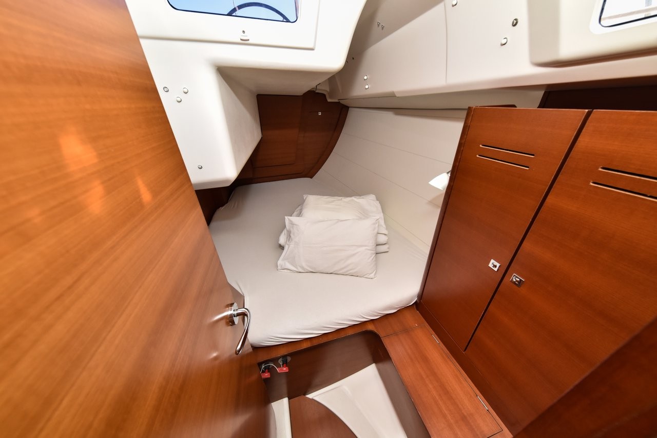 Dufour 350 GL, Pape | Yacht Charter Croatia