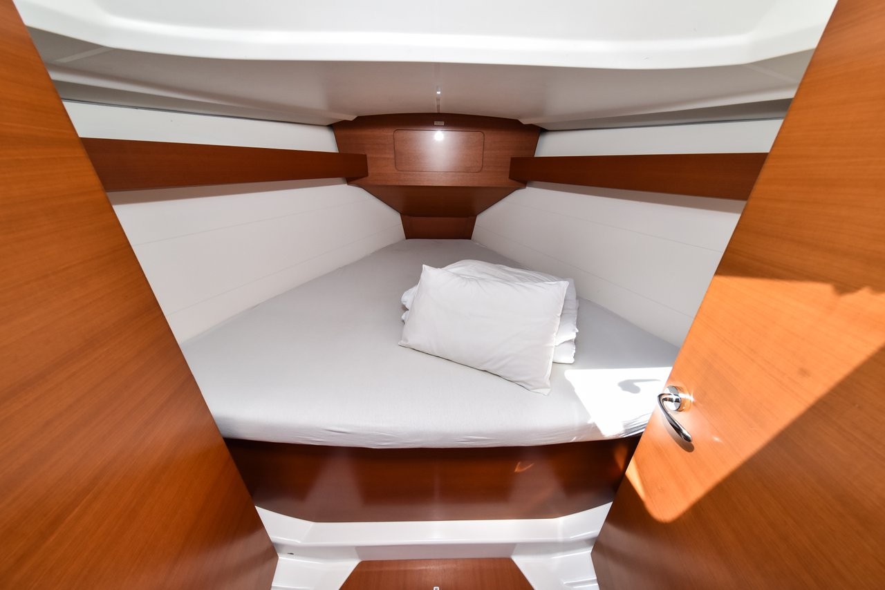 Dufour 350 GL, Pape | Yacht Charter Croatia