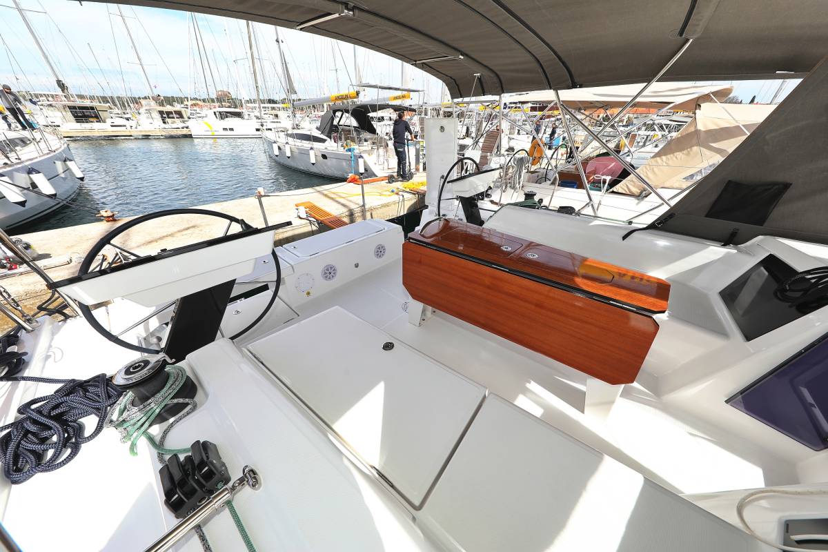 Dufour 41, Poppy | Yachtcharter Kroatien