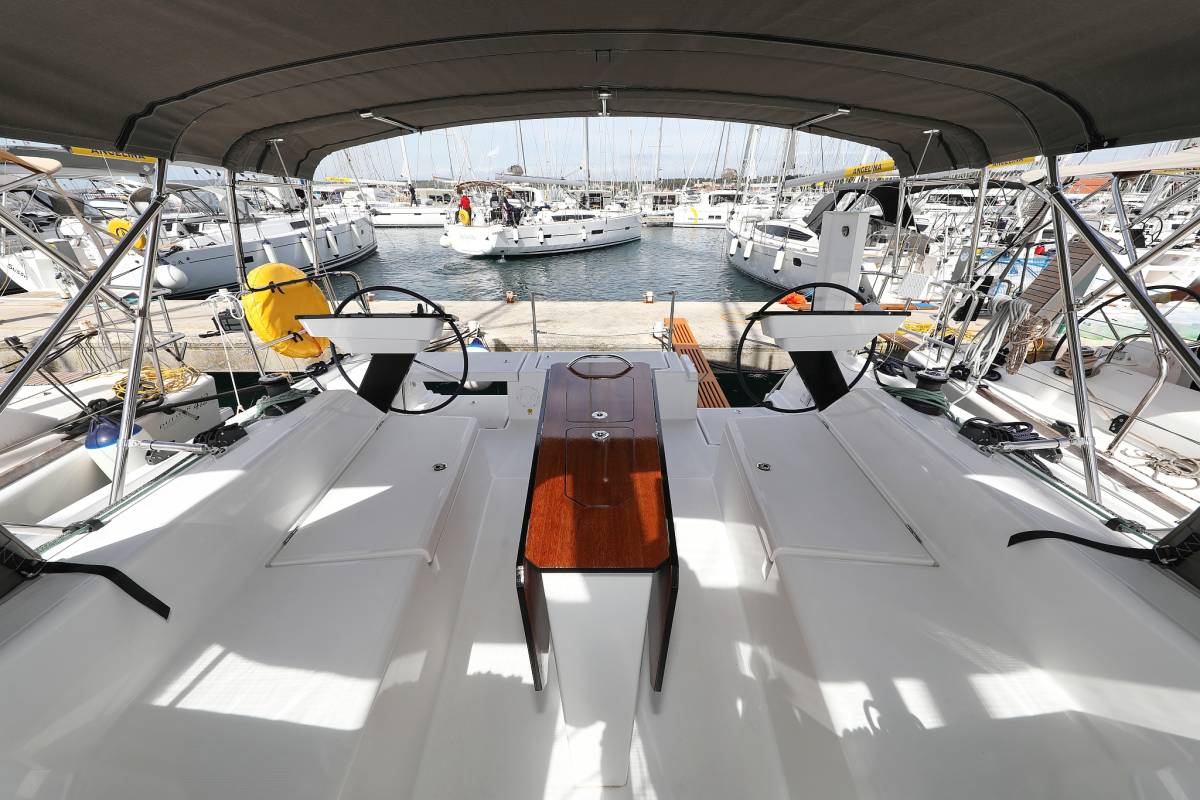 Dufour 41, Poppy | Yachtcharter Kroatien