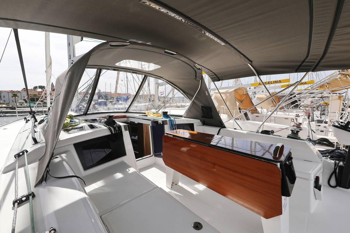 Dufour 41, Poppy | Yachtcharter Kroatien
