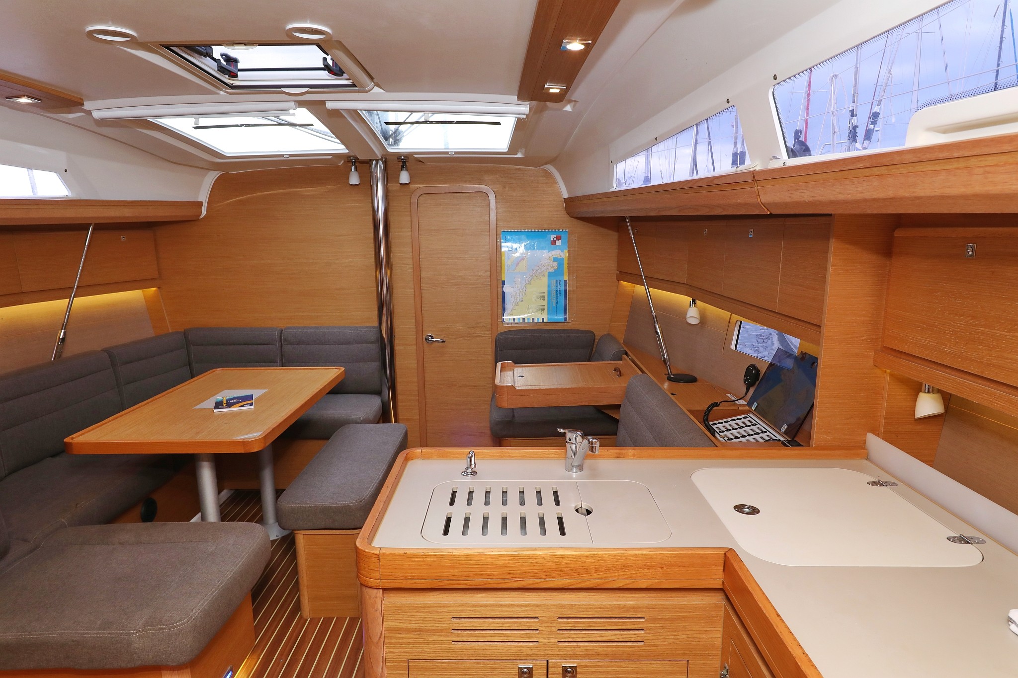 Dufour 412 GL, Phonix II | Yacht Charter Croatia