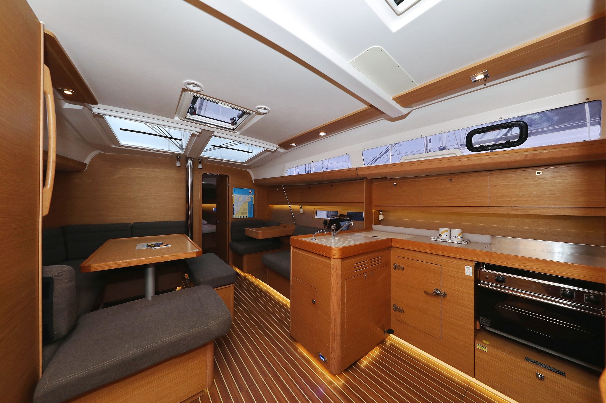 Dufour 412 GL, Phonix II | Yacht Charter Croatia
