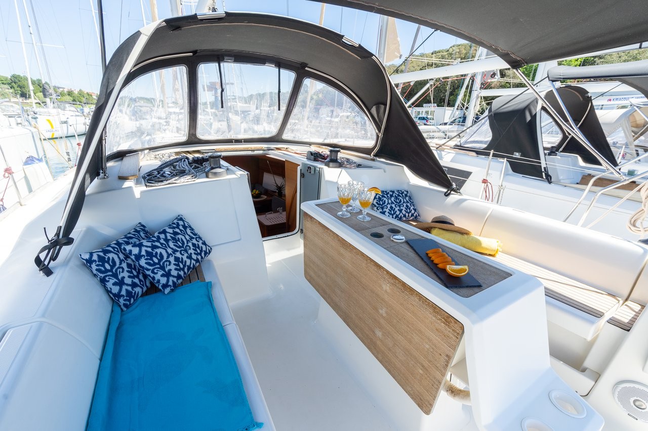 Dufour 412 GL, Apus | Yacht Charter Croatia