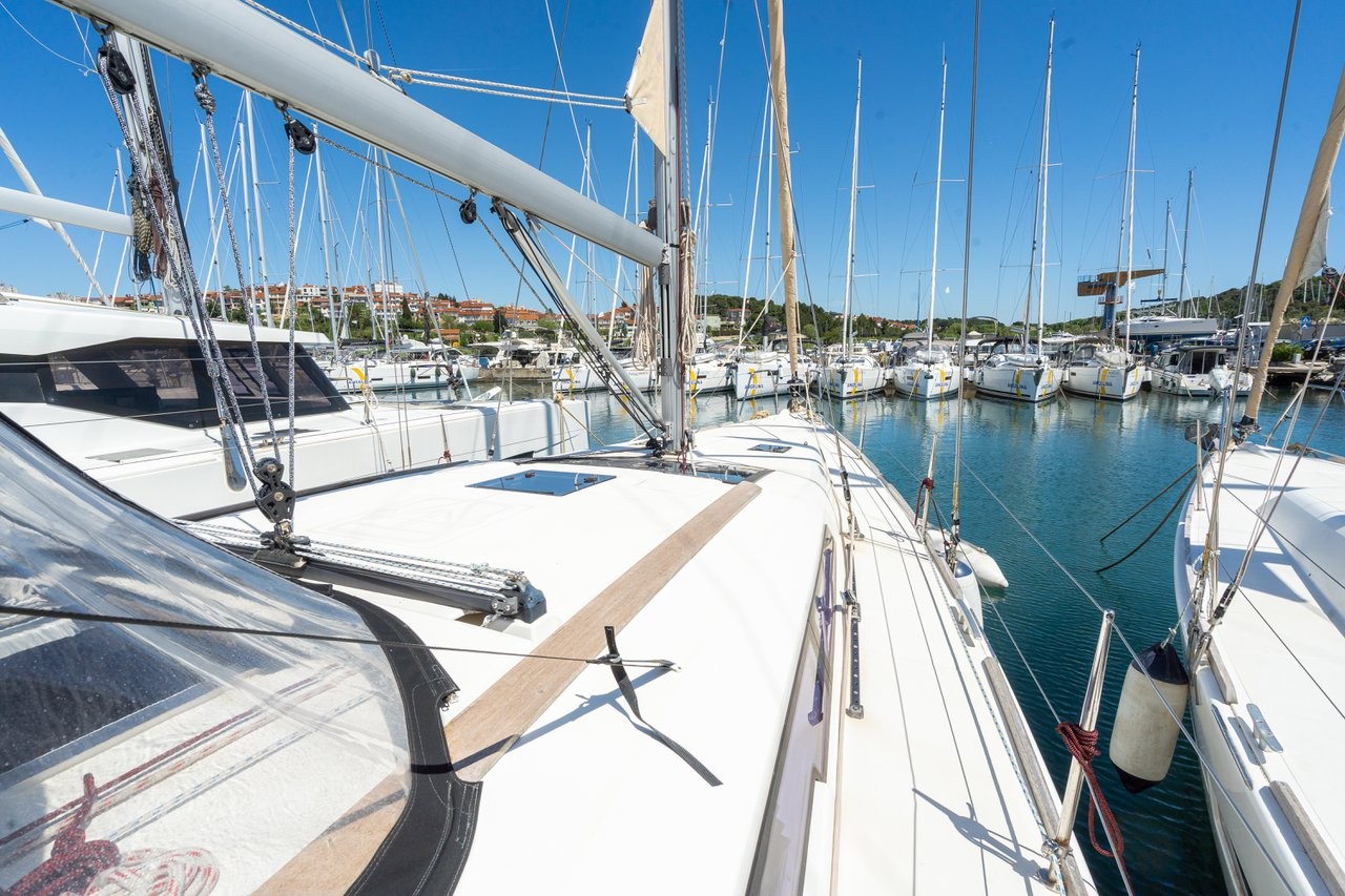 Dufour 412 GL, Apus | Yacht Charter Croatia