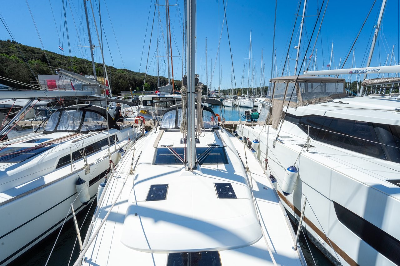 Dufour 412 GL, Apus | Yacht Charter Croatia