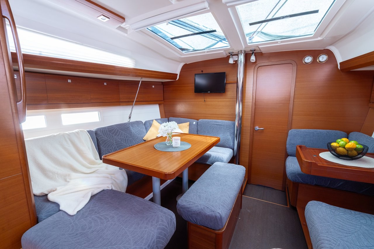 Dufour 412 GL, Apus | Yacht Charter Croatia