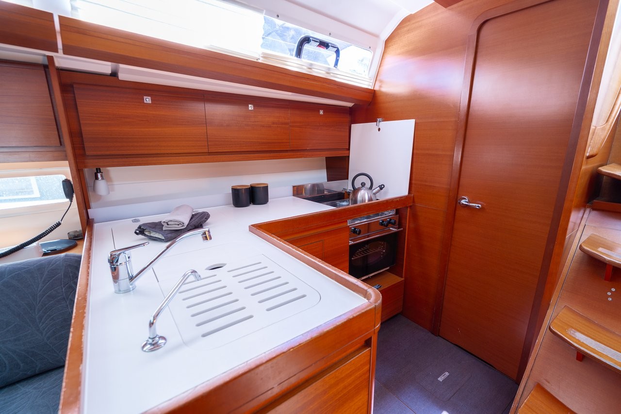 Dufour 412 GL, Apus | Yacht Charter Croatia