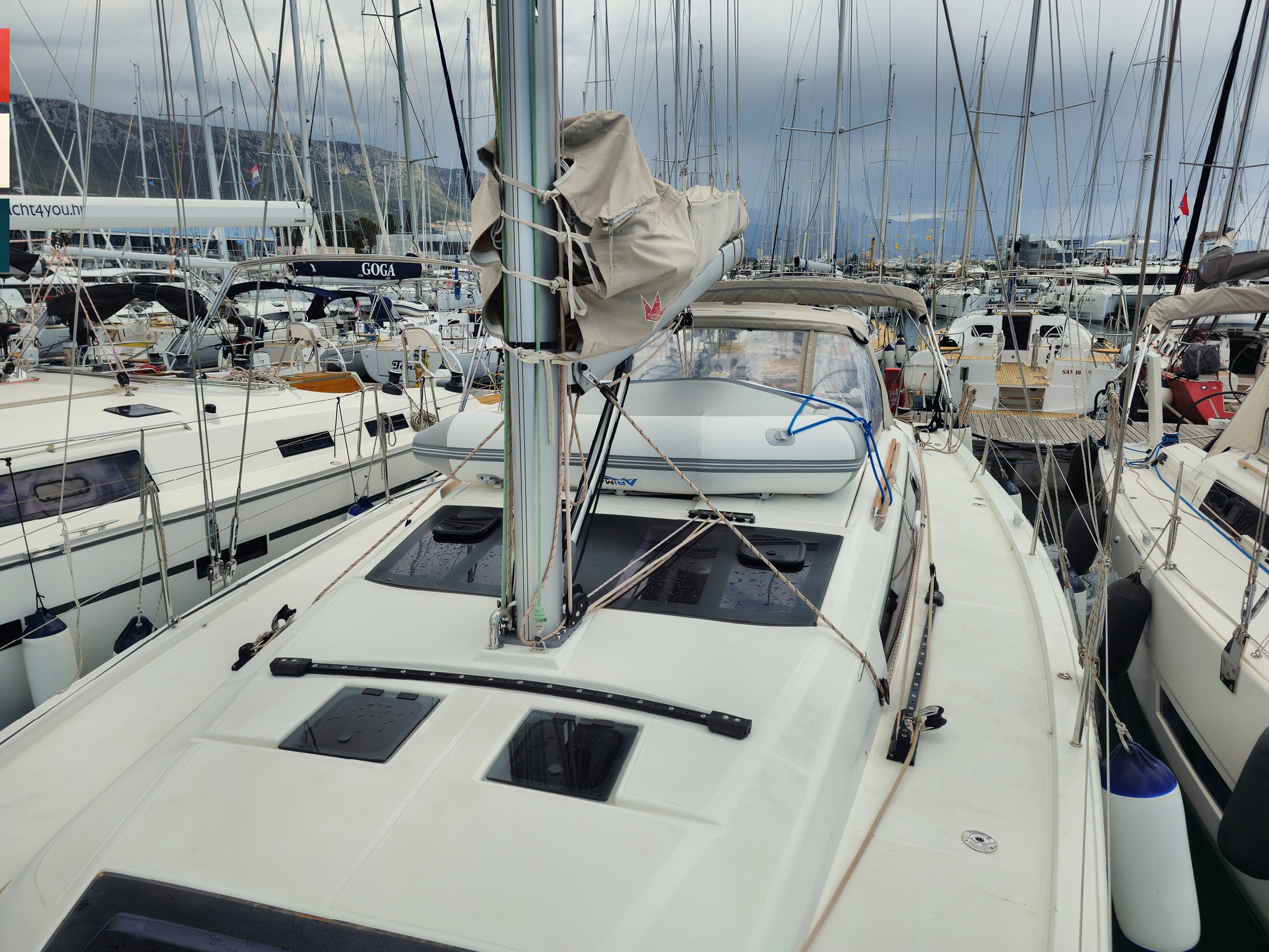 Dufour 430 GL, Moderato | Noleggio di Yacht Croazia
