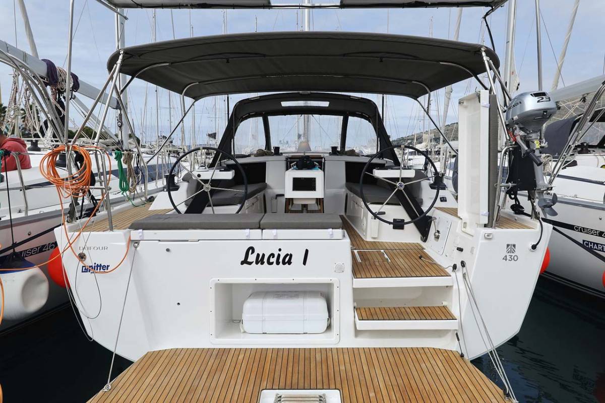 Dufour 430, Lucia 1 | Yacht Charter Croatia
