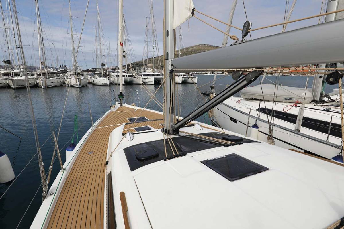 Dufour 430, Lucia 1 | Yacht Charter Croatia