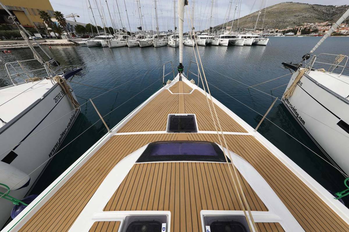 Dufour 430, Lucia 1 | Yacht Charter Croatia
