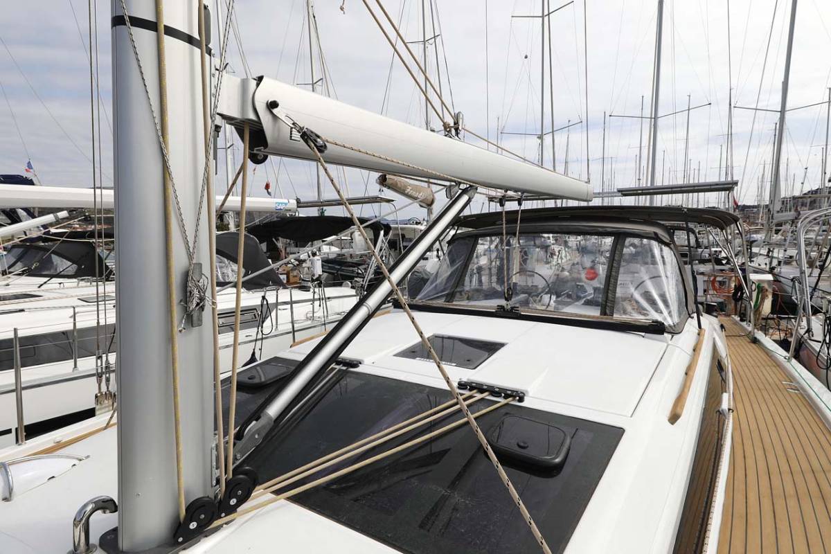 Dufour 430, Lucia 1 | Yacht Charter Croatia