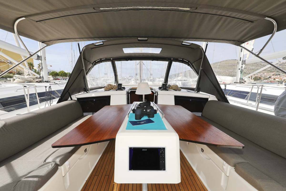 Dufour 430, Lucia 1 | Yacht Charter Croatia