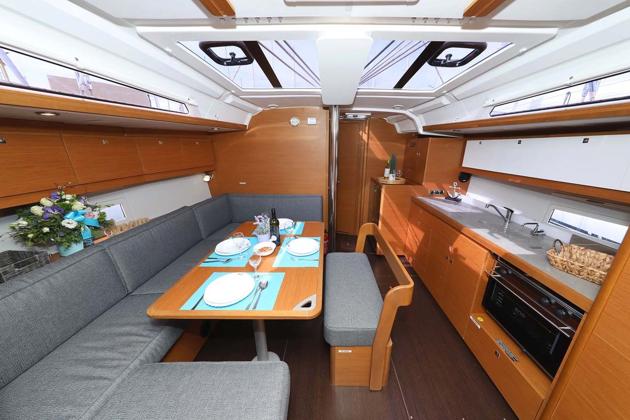 Dufour 430, Lucia 1 | Yacht Charter Croatia