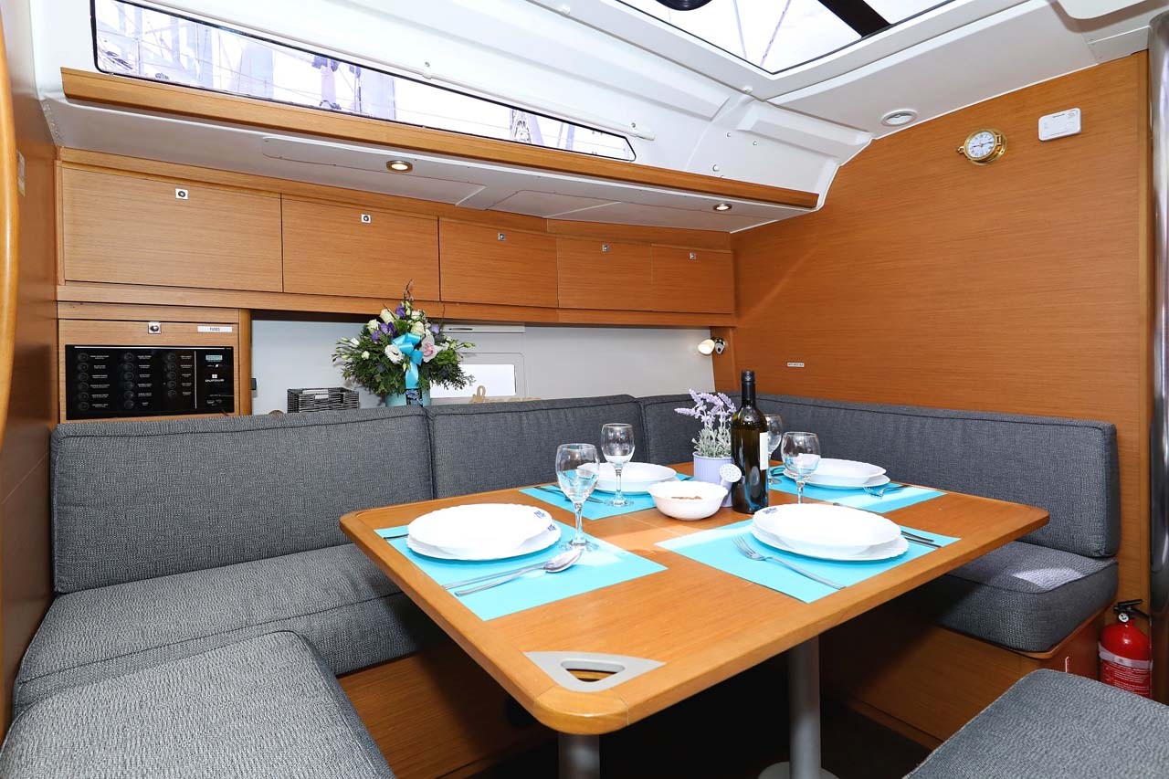 Dufour 430, Lucia 1 | Yacht Charter Croatia