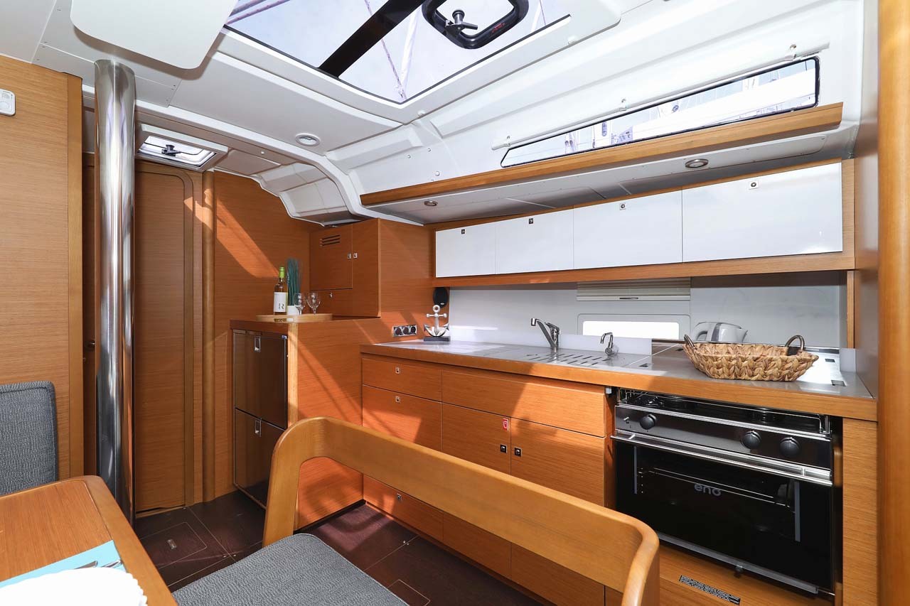 Dufour 430, Lucia 1 | Yacht Charter Croatia