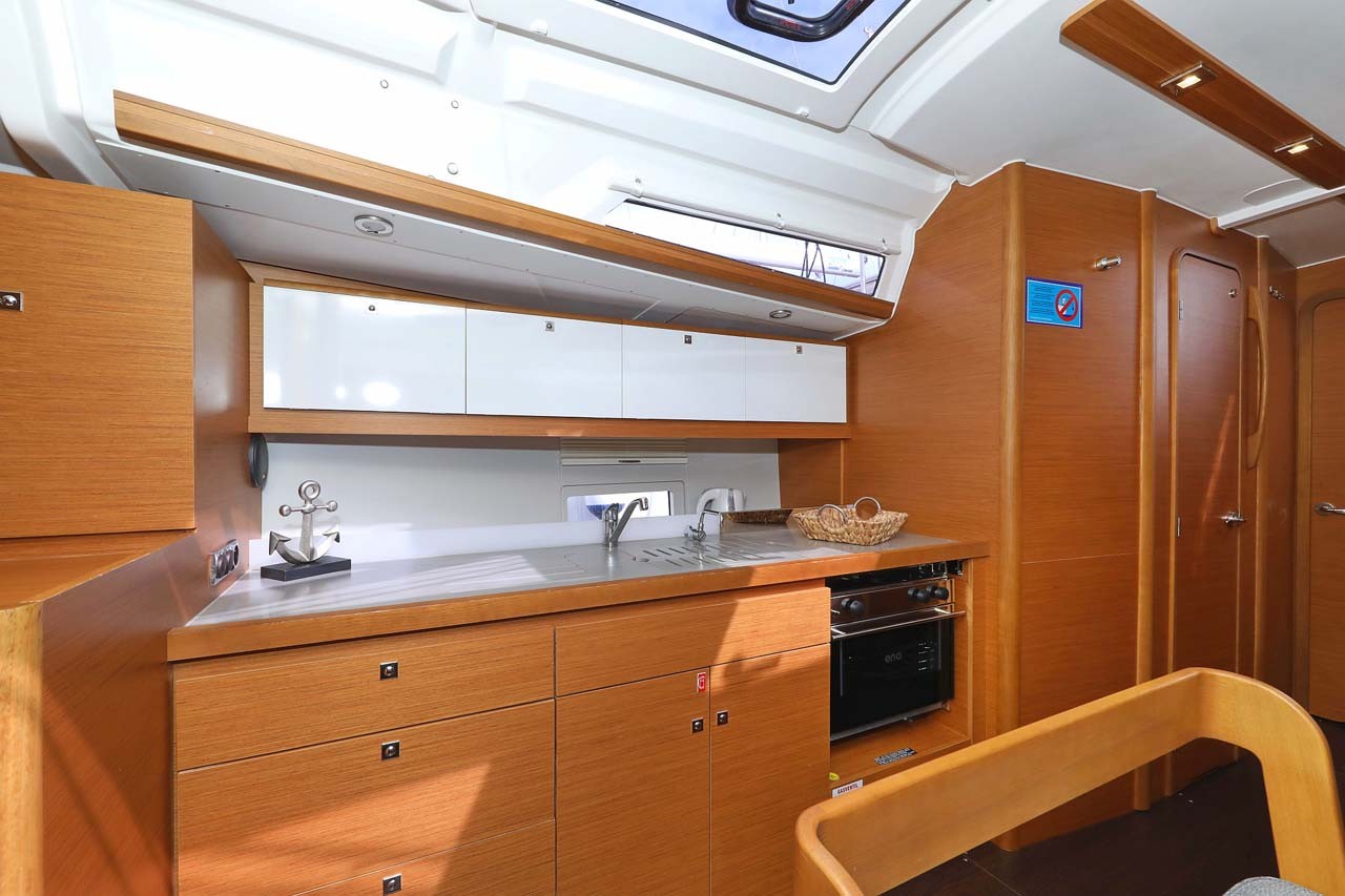 Dufour 430, Lucia 1 | Yacht Charter Croatia