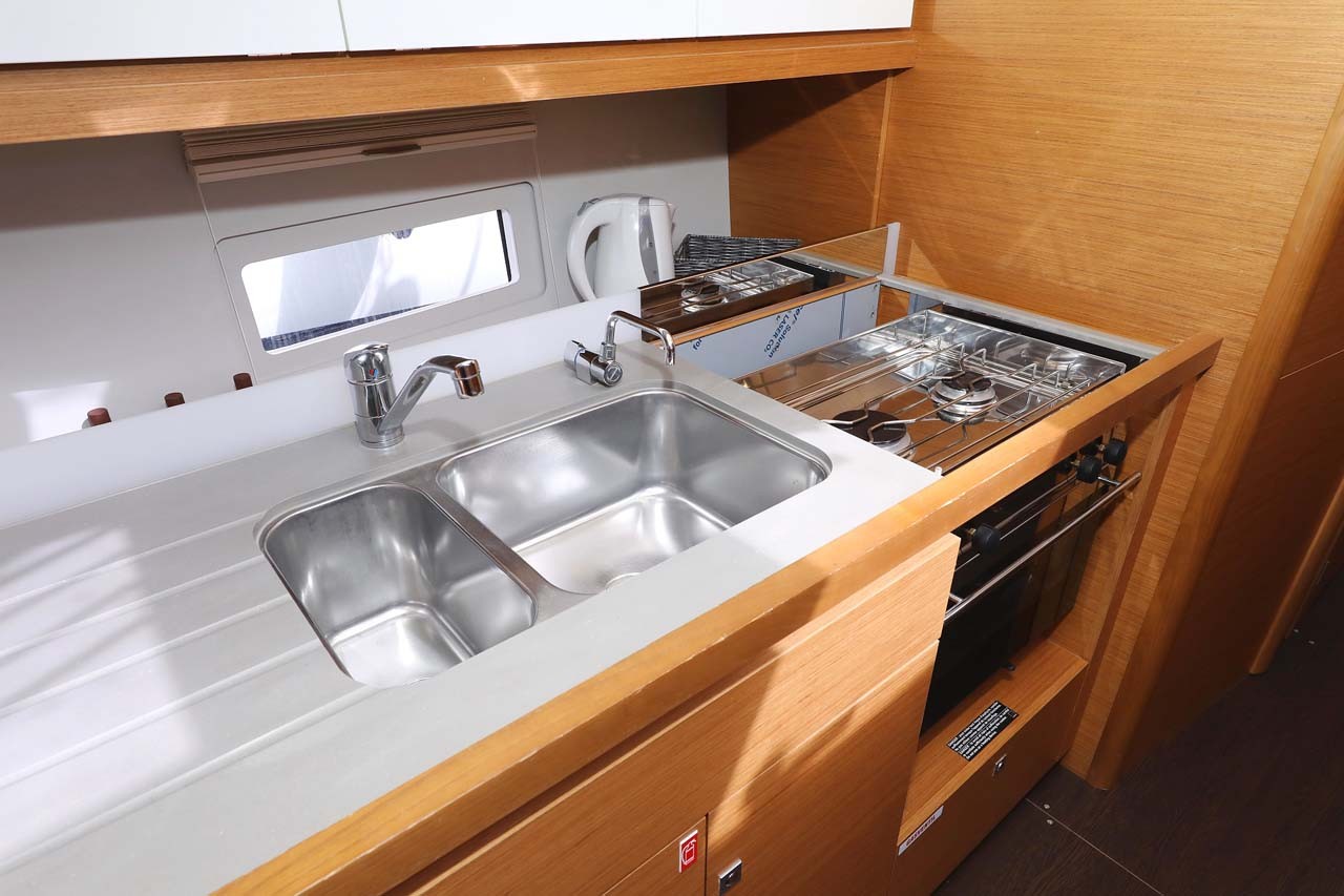 Dufour 430, Lucia 1 | Yacht Charter Croatia