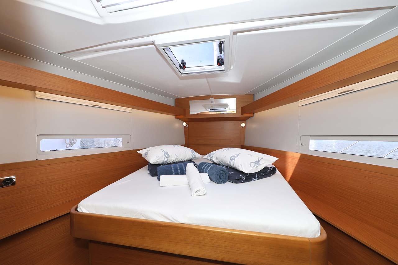 Dufour 430, Lucia 1 | Yacht Charter Croatia