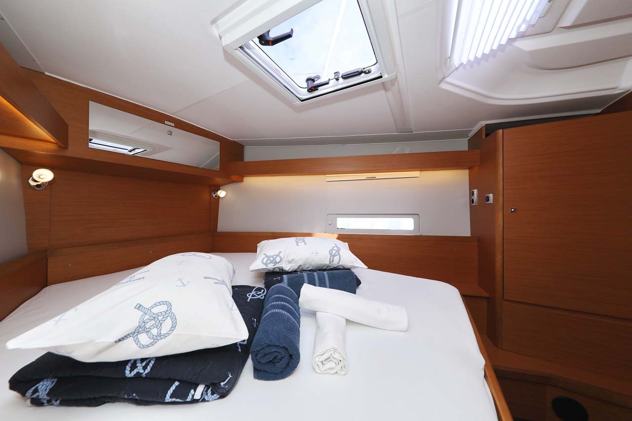 Dufour 430, Lucia 1 | Yacht Charter Croatia