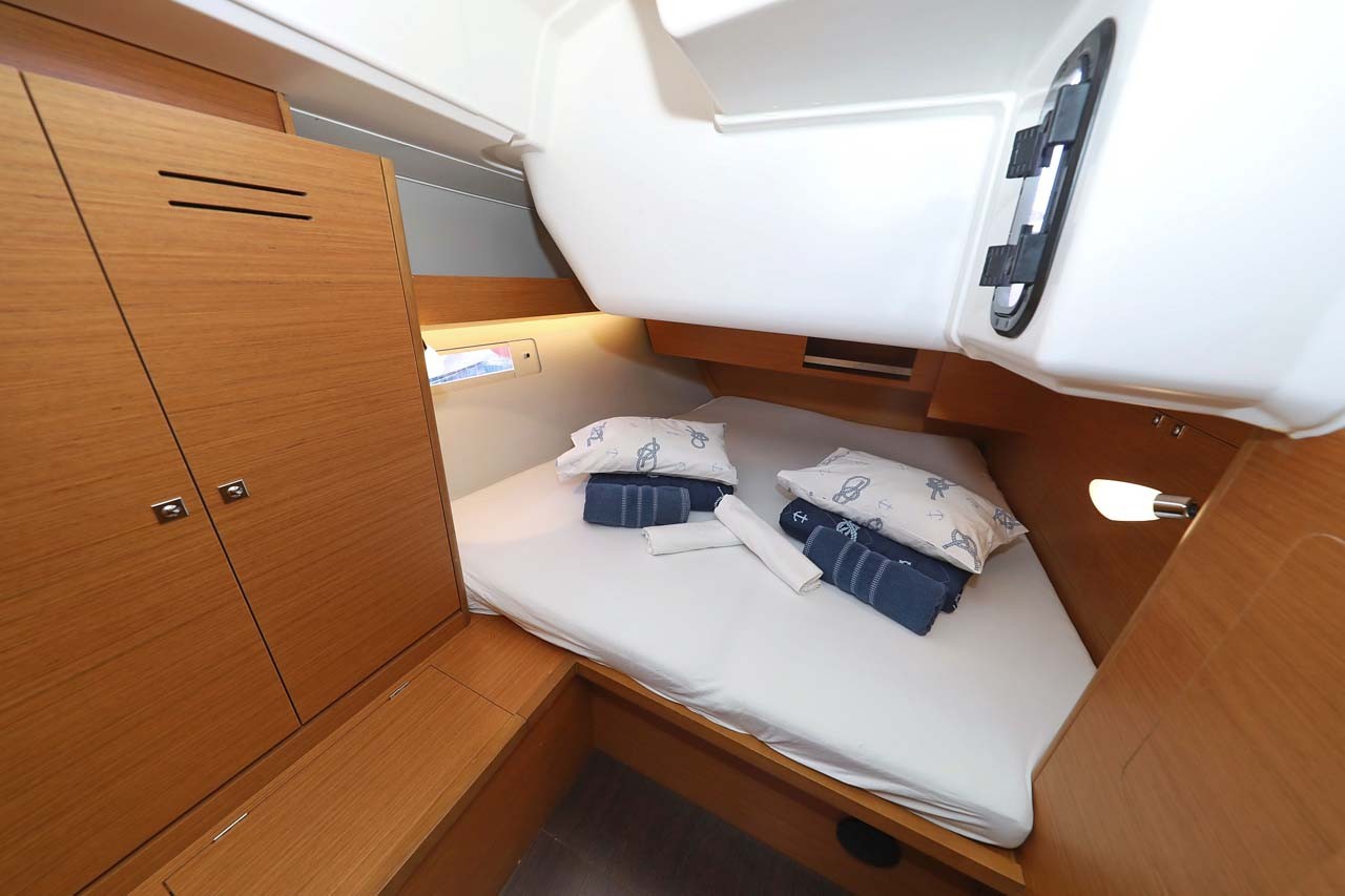 Dufour 430, Lucia 1 | Yacht Charter Croatia