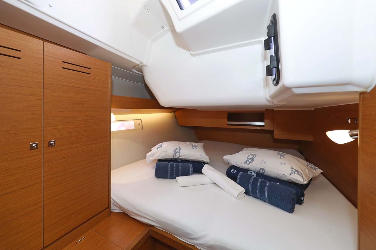 Dufour 430, Lucia 1 | Yacht Charter Croatia