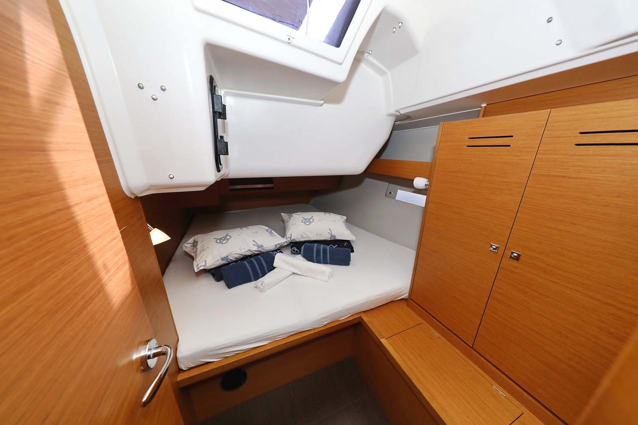 Dufour 430, Lucia 1 | Yacht Charter Croatia