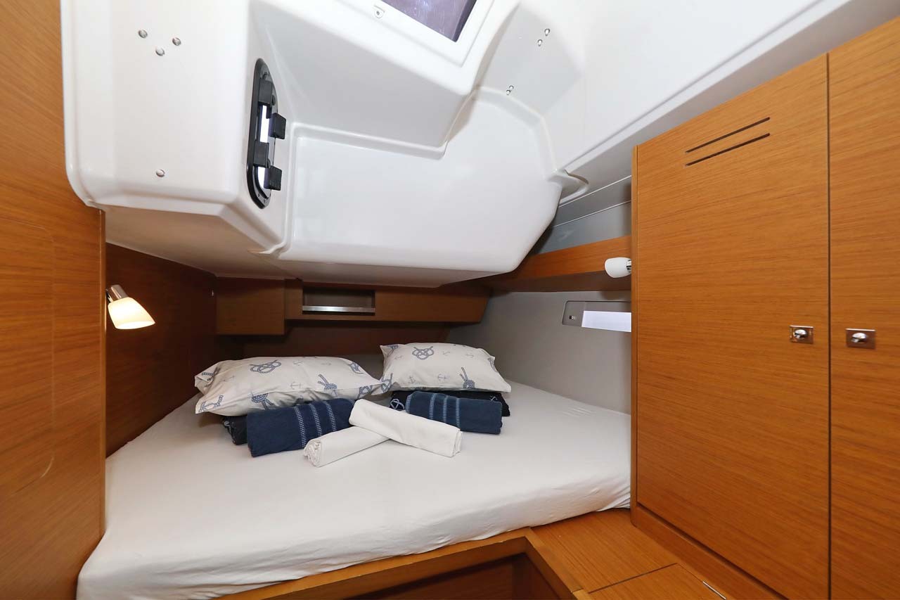 Dufour 430, Lucia 1 | Yacht Charter Croatia