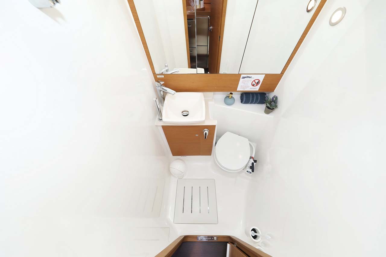 Dufour 430, Lucia 1 | Yacht Charter Croatia