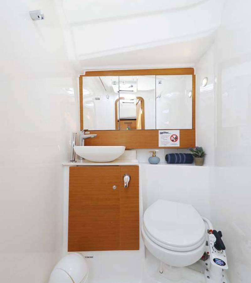 Dufour 430, Lucia 1 | Yacht Charter Croatia
