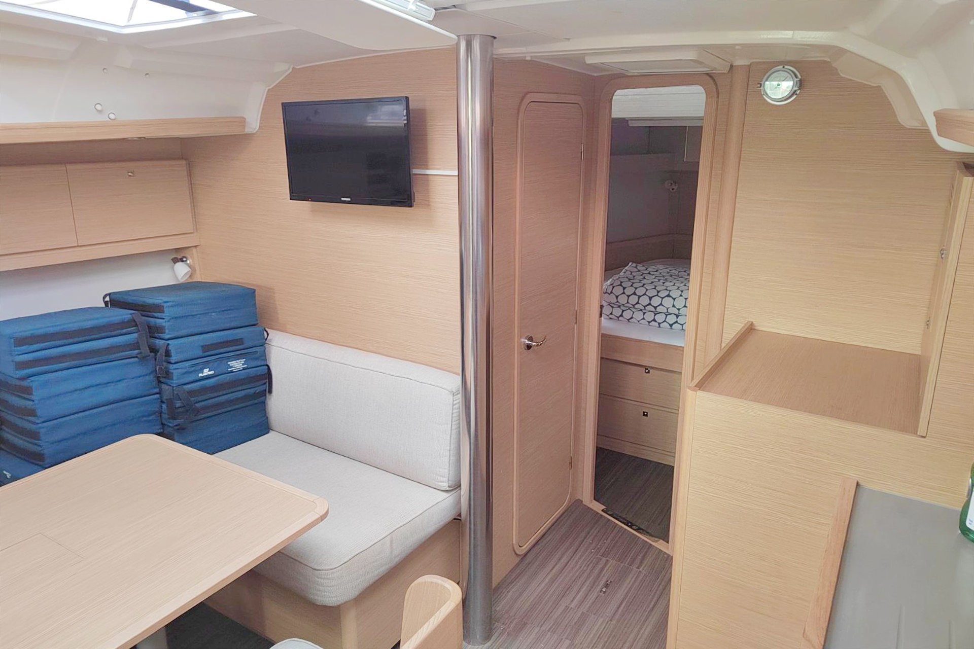 Dufour 430, Whisky | Yacht Charter Croatia