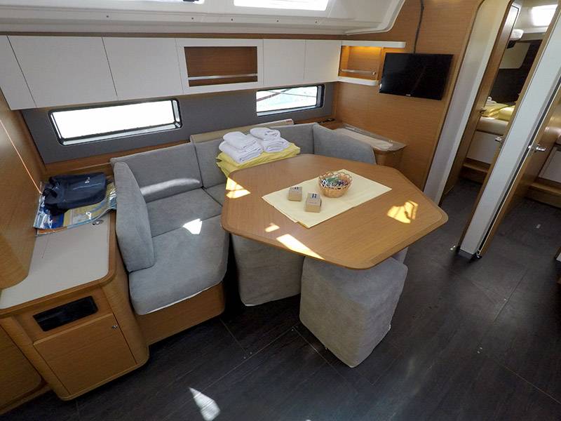 Dufour 44, Dama | Noleggio di Yacht Croazia