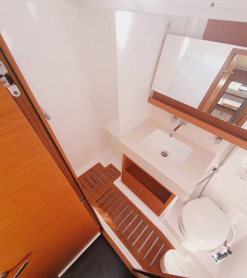 Dufour 470, Sombra del Viento | Yacht Charter Croatia